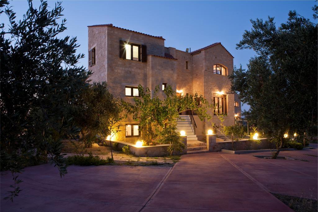 Villas Louloudaki Loutra Pokoj fotografie